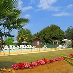 Pour 12 Avec Terrasse Et Piscine Partagee