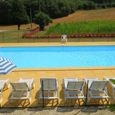 Pour 12 Avec Terrasse Et Piscine Partagée