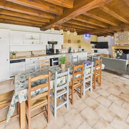 Pour 12 Avec Terrasse Et Piscine Partagée